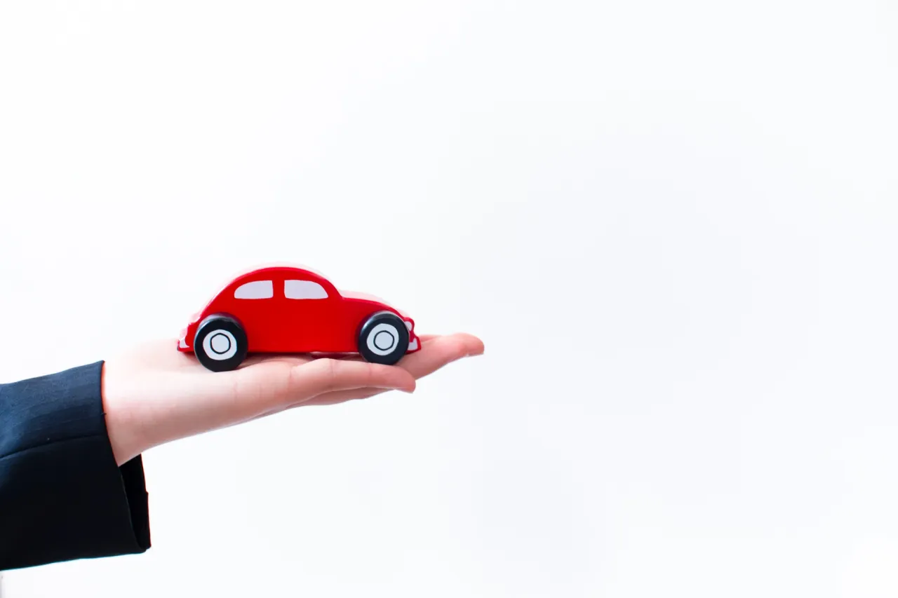 おもちゃの車画像